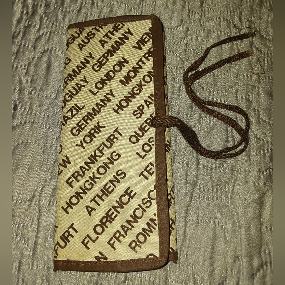 NWOT! The World Traveler Jewelry Wallet - Picture 1 of 14